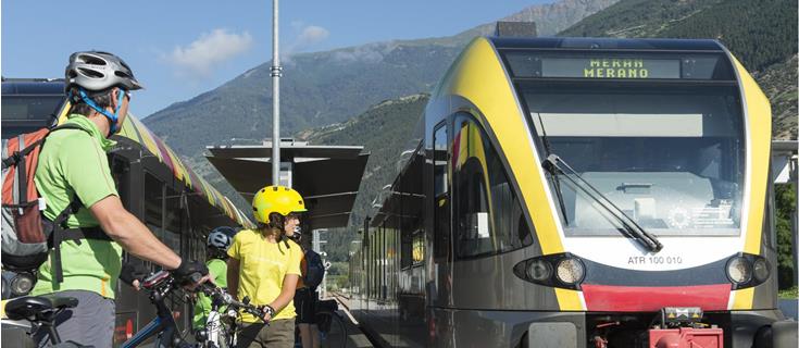 Presso una stazione ferrovia