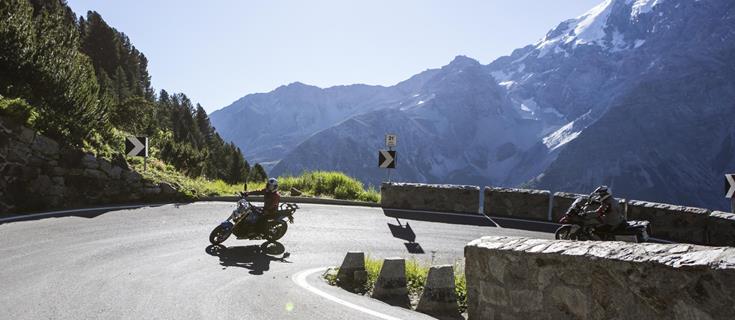 In moto al Passo dello Stelvio